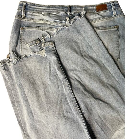 Judy Blue High Waist Light Wash Straight Leg Size 13/31 - Picture 11 of 13